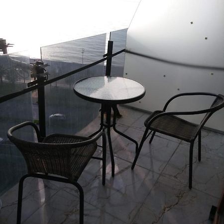 Apartment On The Back Sea Batoumi Extérieur photo