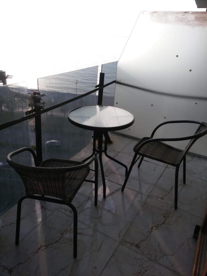 Apartment On The Back Sea Batoumi Extérieur photo