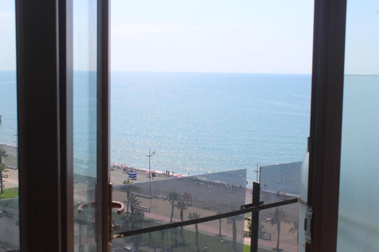 Apartment On The Back Sea Batoumi Extérieur photo